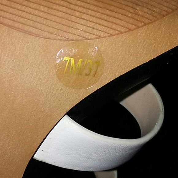 Vince Camuto heels - Picture 5 of 8